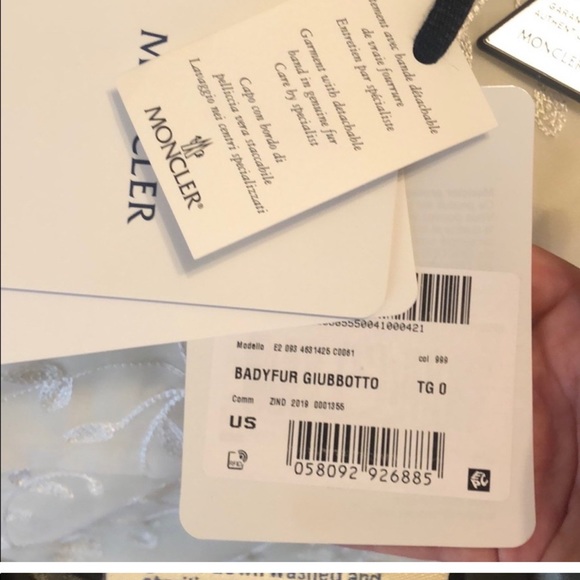 Moncler jacket removable hood - Picture 4 of 4